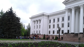Жителі Донбасу шикуються у черги, щоб виїхати до Росії