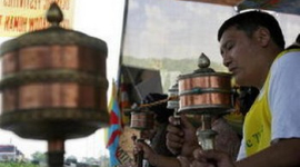 Тибетську школу закрито, тибетці зазнають тортур