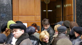 Банк Арбузова у Києві захопили 38 озброєних людей