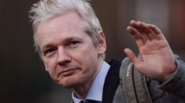 Основателю сайта WikiLeaks вручили премию мира и золотую медаль