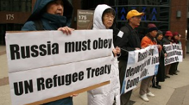 Протестующие в США и Канаде: Депортация матери с дочерью из России за Фалуньгун – это позор