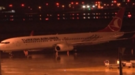 У турецький літак з 112 пасажирами на борту потрапила блискавка