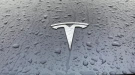 Розпочався суд над Tesla у справі про загибель за участю автопілота (ВІДЕО)