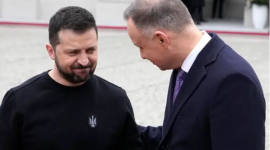 Матеуш Моравецкий попросил Зеленского не оскорблять поляков