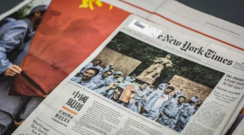 Стремясь возобновить работу в Китае, New York Times раскритиковала подвергающуюся репрессиям группу