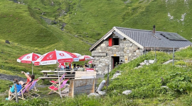 Швейцарські хатини Rotstockhutte та Флуальп називають легендарними (ФОТО)