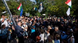В Угорщині сотні демонстрантів зібралися біля маєтку, пов'язаного з прем'єр-міністром Орбаном