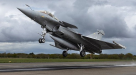 Макрон відправляє три винищувачі Rafale до Польщі у відповідь на російські погрози