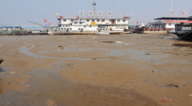Засуха на юге Китая привела к небывалому спаду воды на озере Дунтин. Фото