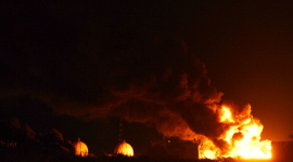В Венесуэле третий день не угасает пожар на нефтезаводе