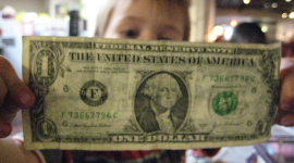 Большинство сотрудников Белого Дома — в неоплачиваемом отпуске