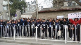Потерпевшие китайские полицейские отправились на поиски справедливости