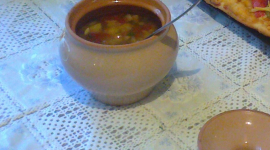 Блюдо в горшочке: овощной суп с фрикадельками