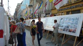 В годовщину ареста Тимошенко в Киеве выставлено 365 фотографий