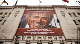 Харьков ответил Риму плакатом в поддержку Берлускони