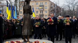 Янукович и экс-президенты Украины почтили память жертв Голодомора 1932-1933 годов