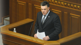Драка и шум — так началась рабочая неделя в парламенте
