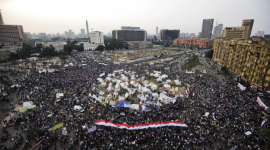 Египтяне жгут машины и штурмуют представительства «Братьев-мусульман»