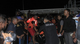 14 человек погибли в результате возгорания индонезийской лодки с 240 людьми