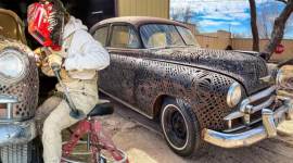 Техаський зварювальник вирізає вишуканий мереживний візерунок на кузові старого авто. ФОТОрепортаж