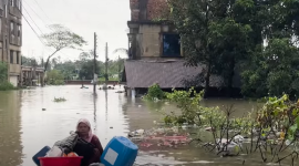 В результате наводнений в Бангладеш погибли пять человек, тысячи остались без крова