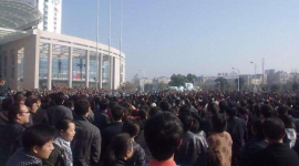 Тисячі людей погромили лікарню в Китаї