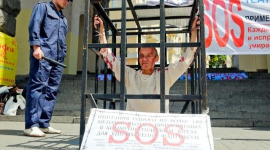 На Хрещатику показали тортури, яких зазнають жертви репресій