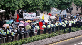 В Гонконге прошла акция протеста во время празднования 10-й годовщины его присоединения к Китаю (фотообзор)