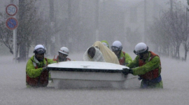 В Японии объявили массовую эвакуацию из-за надвигающегося тайфуна