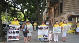 7 августа граждане Украины провели информационную акцию напротив консульства КНР в Одессе