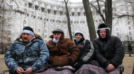 Чорнобильці голодують під стінами уряду, всупереч забороні