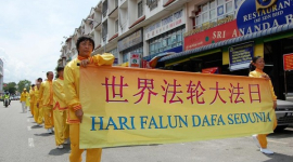 В разных странах празднуют Всемирный день Фалунь Дафа. Фотообзор