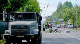 Происшествие в Киеве: строительный мусор высыпался на дорогу