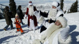 В Киргизии прошёл международный Фестиваль Деда Мороза (фотообзор)