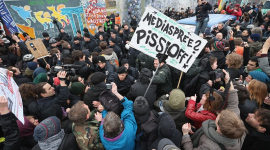Сотни немецких активистов протестуют против сноса остатков Берлинской стены