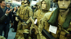 Выставка оружия и военного обмундирования проходит в Киеве. Фоторепортаж