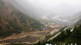 Фотообзор: От сильных наводнений в провинции Сычуань, возможно, уже погибло несколько сот человек