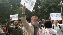На юге Китая прошла массовая акция протеста против завода по сжиганию мусора. Фотообзор