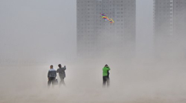 На северо-западе Китая бушуют песчаные бури