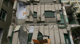 Батьки загиблих від землетрусу дітей вважають, що діти загинули не від стихійного лиха (фотоогляд)