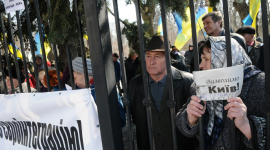 Опозиція мітингує біля Верховної Ради за вибори в Києві