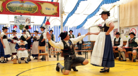 Конкурс баварского народного танца «Шуплаттлер»