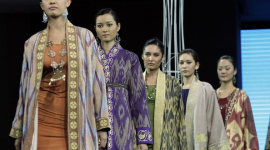 Узбекистан повертається до традиційного одягу