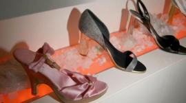 Фотоогляд виставки жіночого взуття в Нью-Йорку
