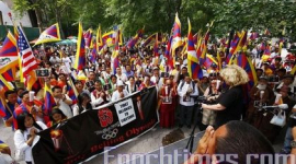В Нью-Йорке прошла акция протеста против проведения эстафеты Олимпийского огня в Тибете (фотообзор)