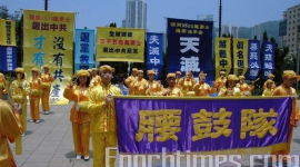 Крупная демонстрация, посвящённая поддержке 35 миллионов человек, вышедших из компартии, прошла в Гонконге (фотообзор)