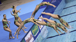 Фотоогляд виступу японських спортсменів синхронного плавання (частина 1)