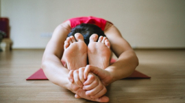 3 простих вправи від болю у спині: домашня йога