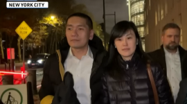 Посадовицю звинувачують у зловживаннях на мільйони: у Нью-Йорку слухають справу Лінди Сунь (ВІДЕО)