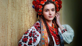 Фото українських красунь у традиційному одязі від майстерні «Треті Півні» (ФОТО)